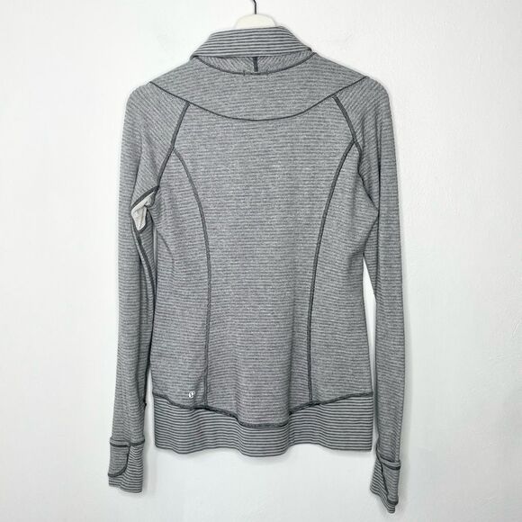 Lululemon Think Fast Pullover - size 8 - Picture 4 of 11